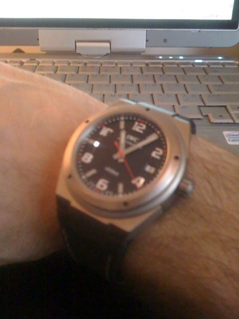 i1179.photobucket.com/albums/x383/bfoley99/watch-desk.jpg