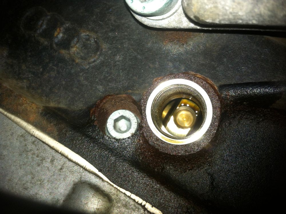 Crankshaft locking pin tool