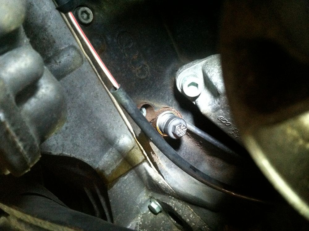 Crankshaft locking pin tool