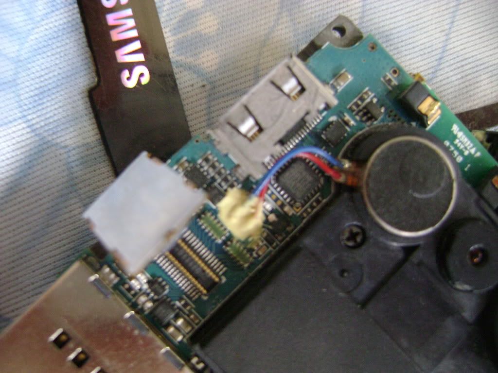 [Samsung] Máy chưa bung nhưng keo 2 mặt, rồi có gì dính trong main kì kì vậy ta ?? - 9