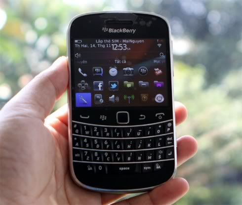 BlackBerry-9900-Unbox_13.jpg