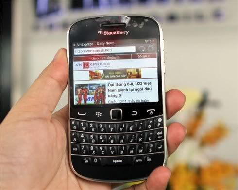 BlackBerry-9900-Unbox_16.jpg