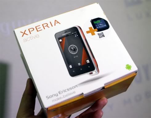 SE-Xperia-active-unbox_1.jpg