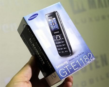 SamsungE1182Unbox1_06ace.jpg