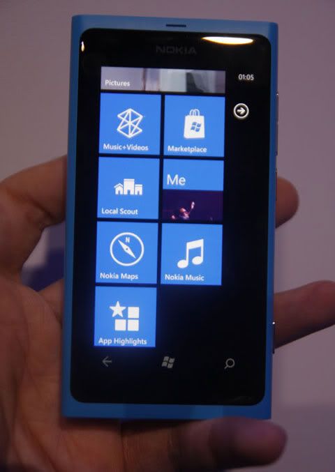 nokia_lumia_800_1.jpg