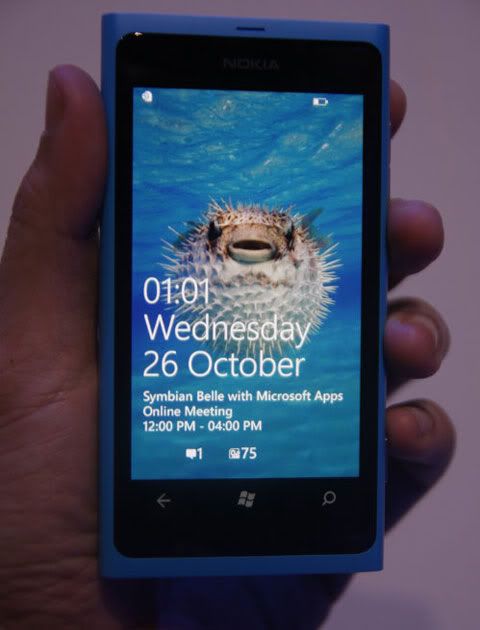 nokia_lumia_800_2.jpg