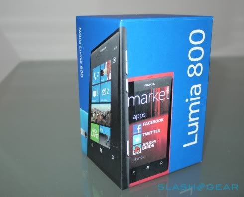 nokia_lumia_800_unboxing_sg_2.jpg