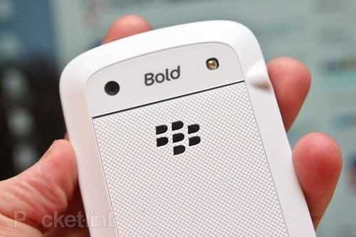 white-blackberry-bold-9900-6.jpg