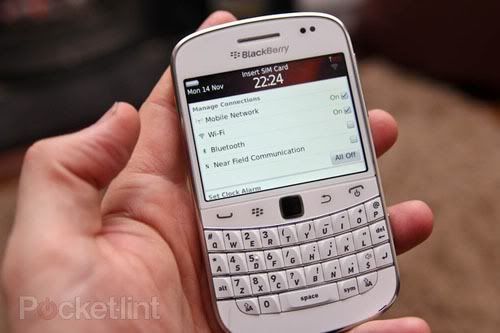 white-blackberry-bold-9900-9.jpg