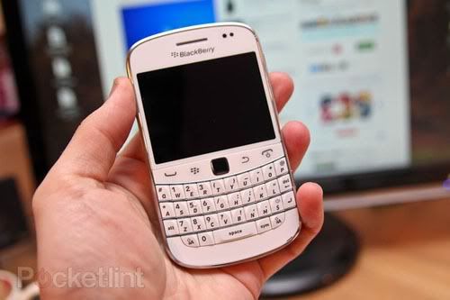 white-blackberry-bold-9900.jpg