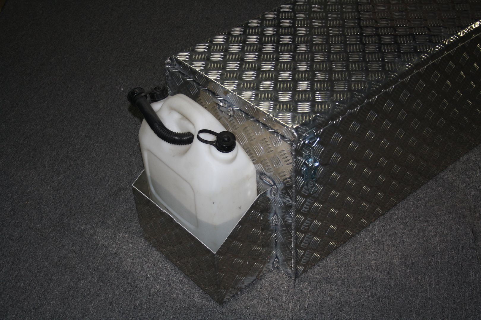 TRU BLU ALUMINIUM CHECKER PLATE TOOL BOX WITH JERRY CAN HOLDERS, UTE