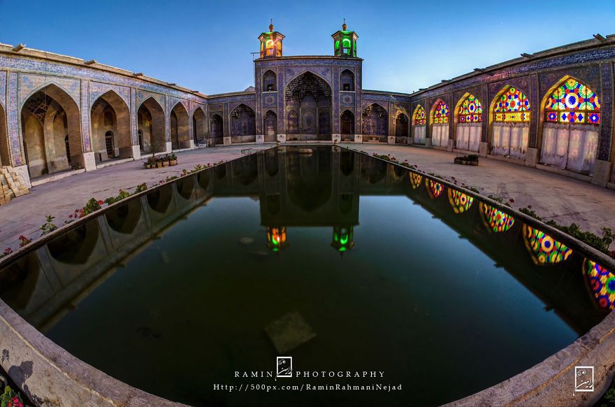 permandangan luar Masjid Di iran