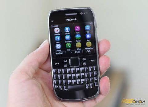 nokia-e6-hand-on-1.jpg