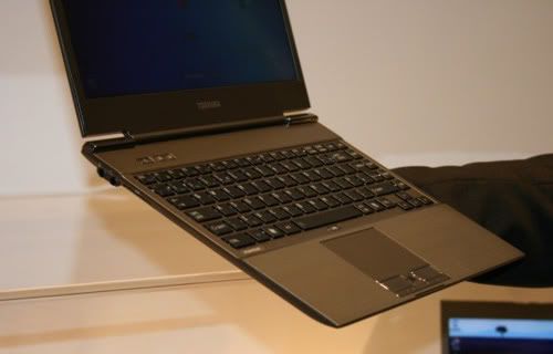 toshiba-portege-z830-hands-on-1.jpg