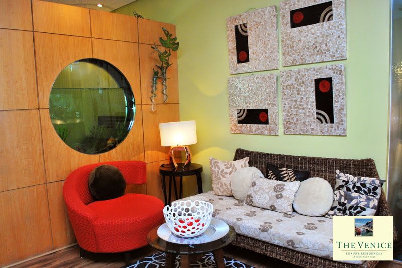venice studio living room