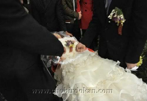 The broom gave wedding ring to his dead wife Chinese man Married Dead Bride